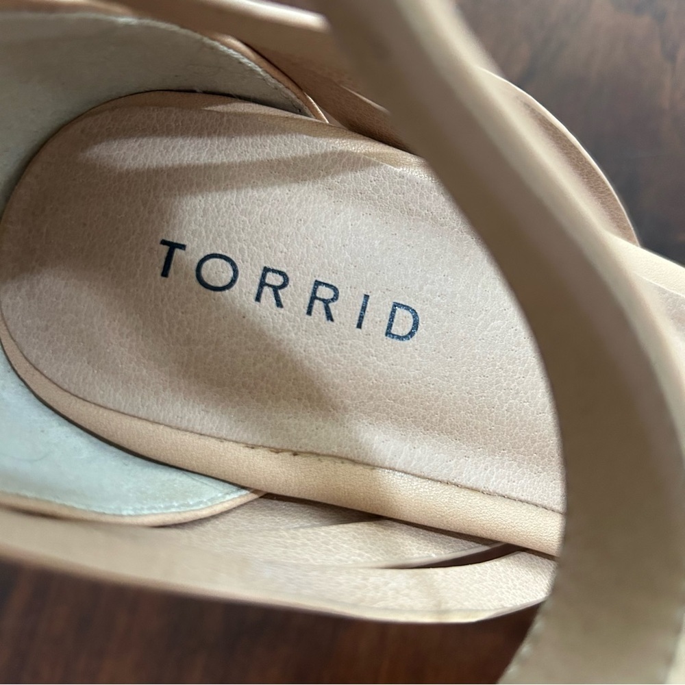 🌷 Torrid Nude Woven Platform Heel Ankle Strap Sandals Size 9.5W - Picture 7 of 9